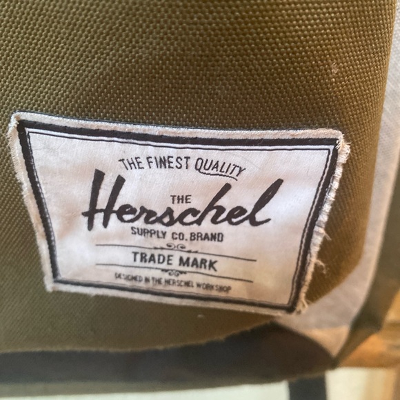 Herschel Classic XL 600D Poly - Black/Ivy Green/Light Grey Crosshatch - Picture 4 of 11